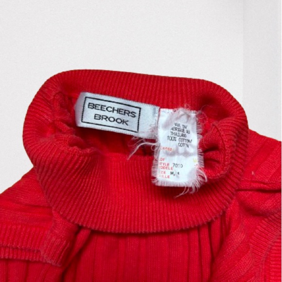 Thrifted vintage red sleeveless turtleneck, ribbed. - Picture 2 of 2